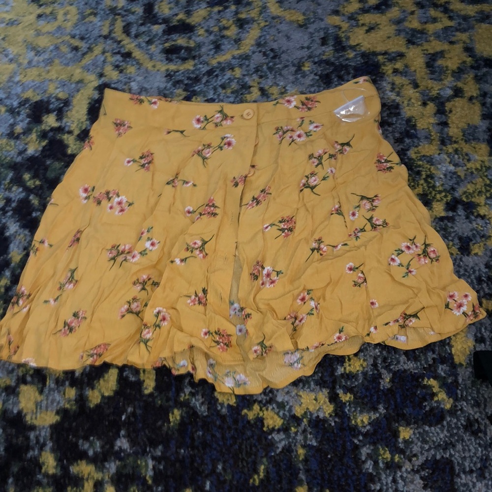 Floral skirt with buttons